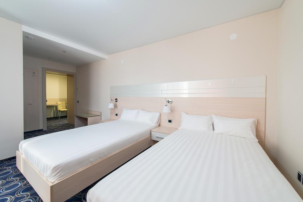 Apart Hotel 92/2 Karaganda Bagian luar foto