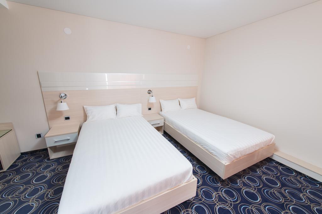 Apart Hotel 92/2 Karaganda Bagian luar foto
